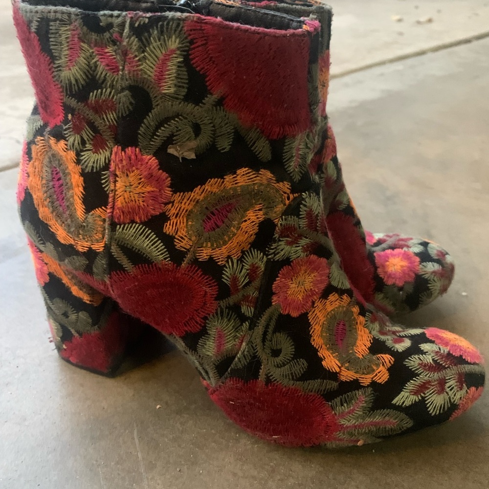 MIA embroidered boots